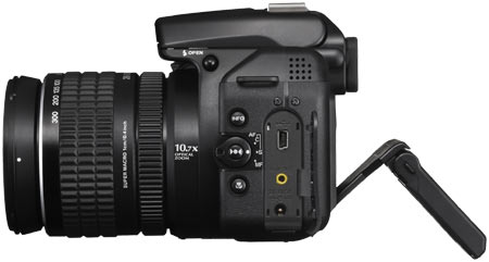 Fujifilm FinePix S9000 - Left View
