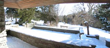 Edwards Garden Panorama: 4 portrait shots taken at 1/160 sec., F4.8 and ISO 50; Combined in Photoshop Elements (File size: 4.4 MB)
