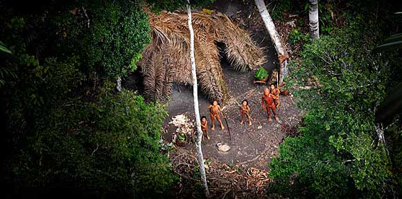 Brazil's Uncontacted Tribe - © Gleison Miranda/FUNAI/Survival www.uncontactedtribes.org