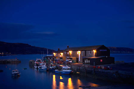 In this digital photography tutorial video we go on location to Lyme Regis in Dorset and show tips on low light digital photography